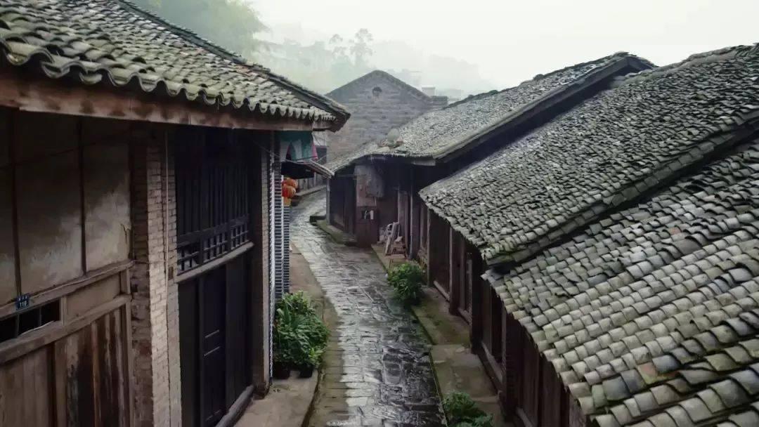 加快绿色低碳转型 重庆清洁能源装机占比近四成